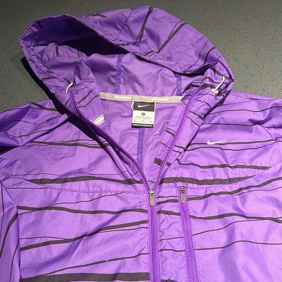 Nike Running Jacket - Picture 2 of 5